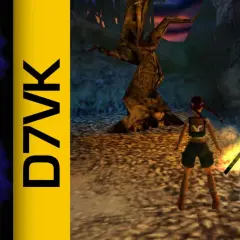 Lara Croft przy ognisku, obok napis D7VK. W tle deszcz i jaskinia.