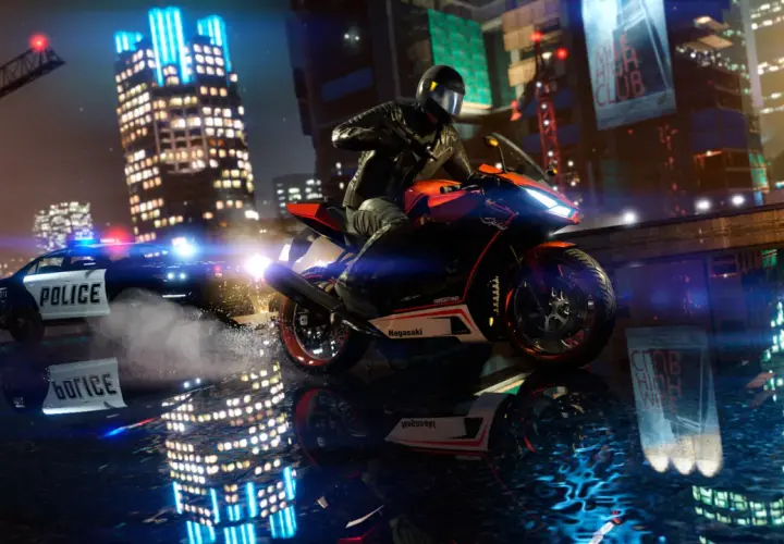 Motocyklista ucieka przed policją w nocnym Los Santos, wspaniale odzwierciedlonym dzięki **gta v enhanced**.