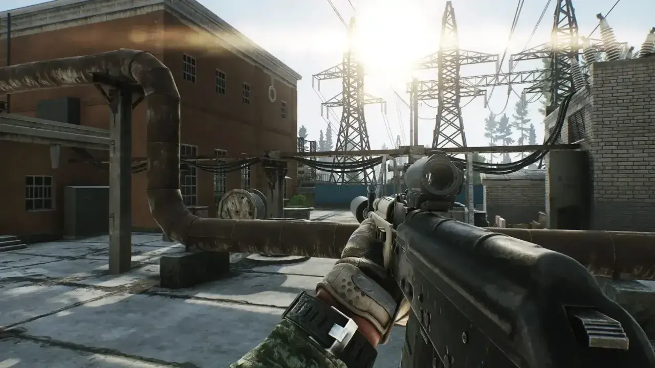 Gracz celuje z karabinu w pobliżu stacji energetycznej, przygotowując się na nowy tarkov wipe.