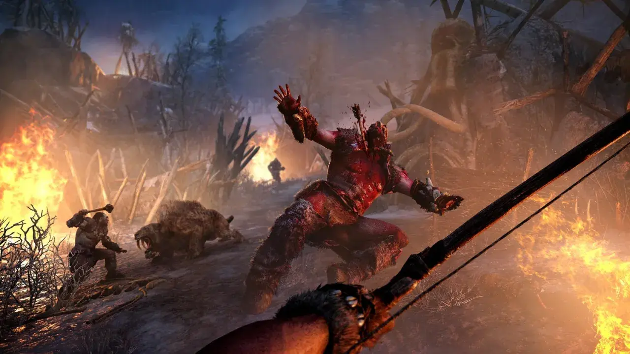 Krwawa walka w świecie Far Cry Primal. Wojownik z maczugą kontra szablozębny tygrys, a w tle płonące wioski i łuk.