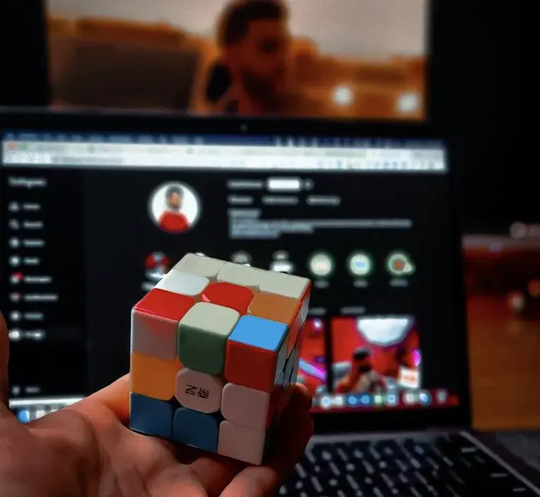 Opodatkowanie donejtów, streamingu i zarobków z platform internetowych. Kiedy wpłata od widza staje się przychodem?